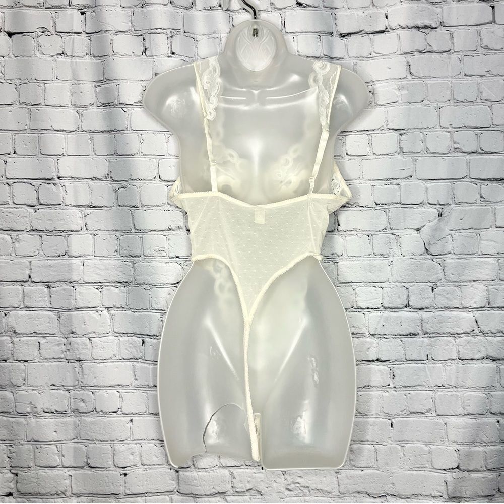 Vintage Victoria’s Secret Ivory Sheer Lace High Cut Thong Bodysuit Size Small - Picture 8 of 8